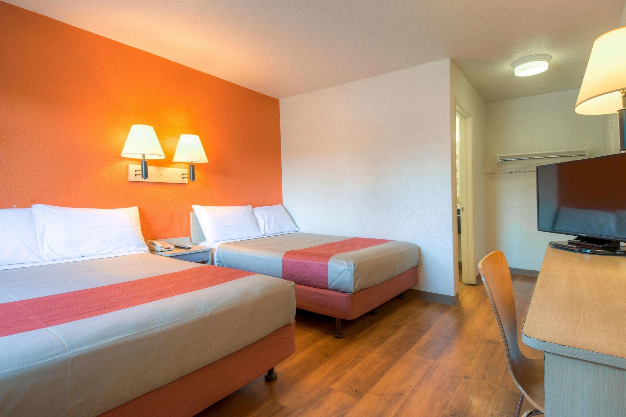 Hotel 6-san Ysidro, Ca - - Border 2*