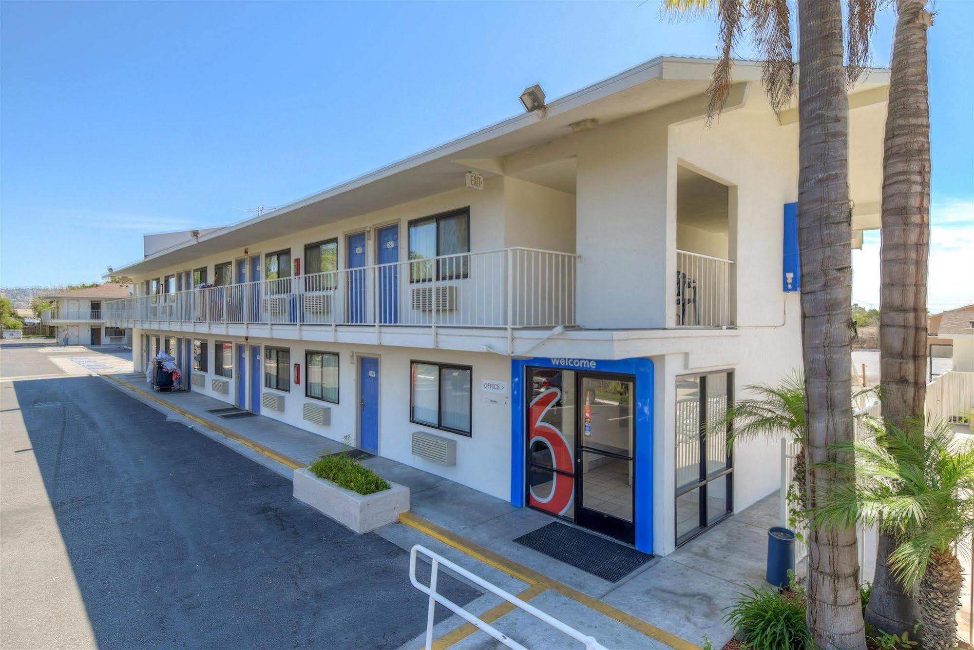 6-san Ysidro, Ca - - Border Hotel